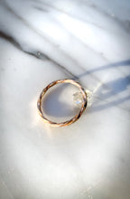 Load image into Gallery viewer, Twist ring in 14K Rose Gold
